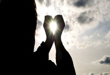 雷火电竞官网-神锋破阵！C罗以一敌众上演中超封神之战