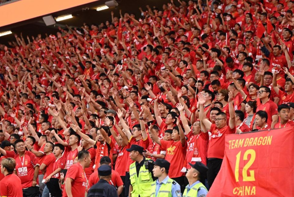 国内足球联赛球迷狂热支持赛程告示！的简单介绍